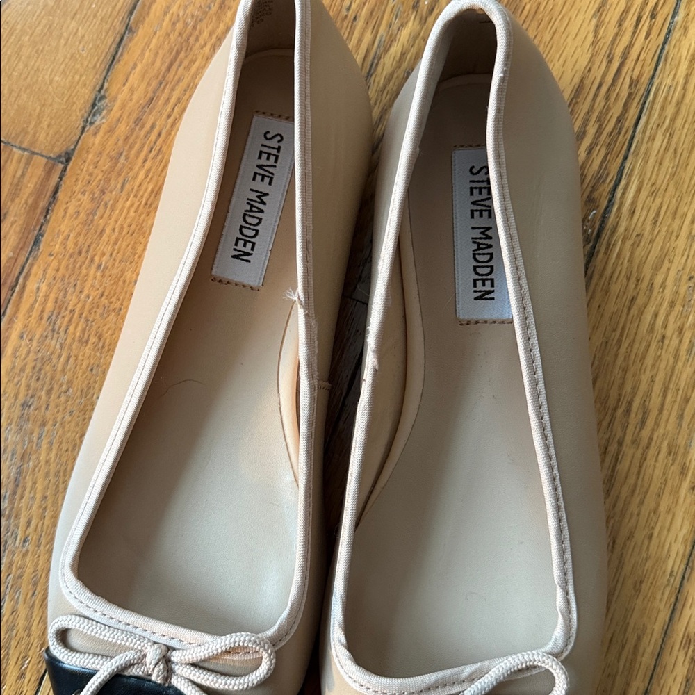 Steve Madden Black and Cream cap toe flats 6.5 - Picture 2 of 5